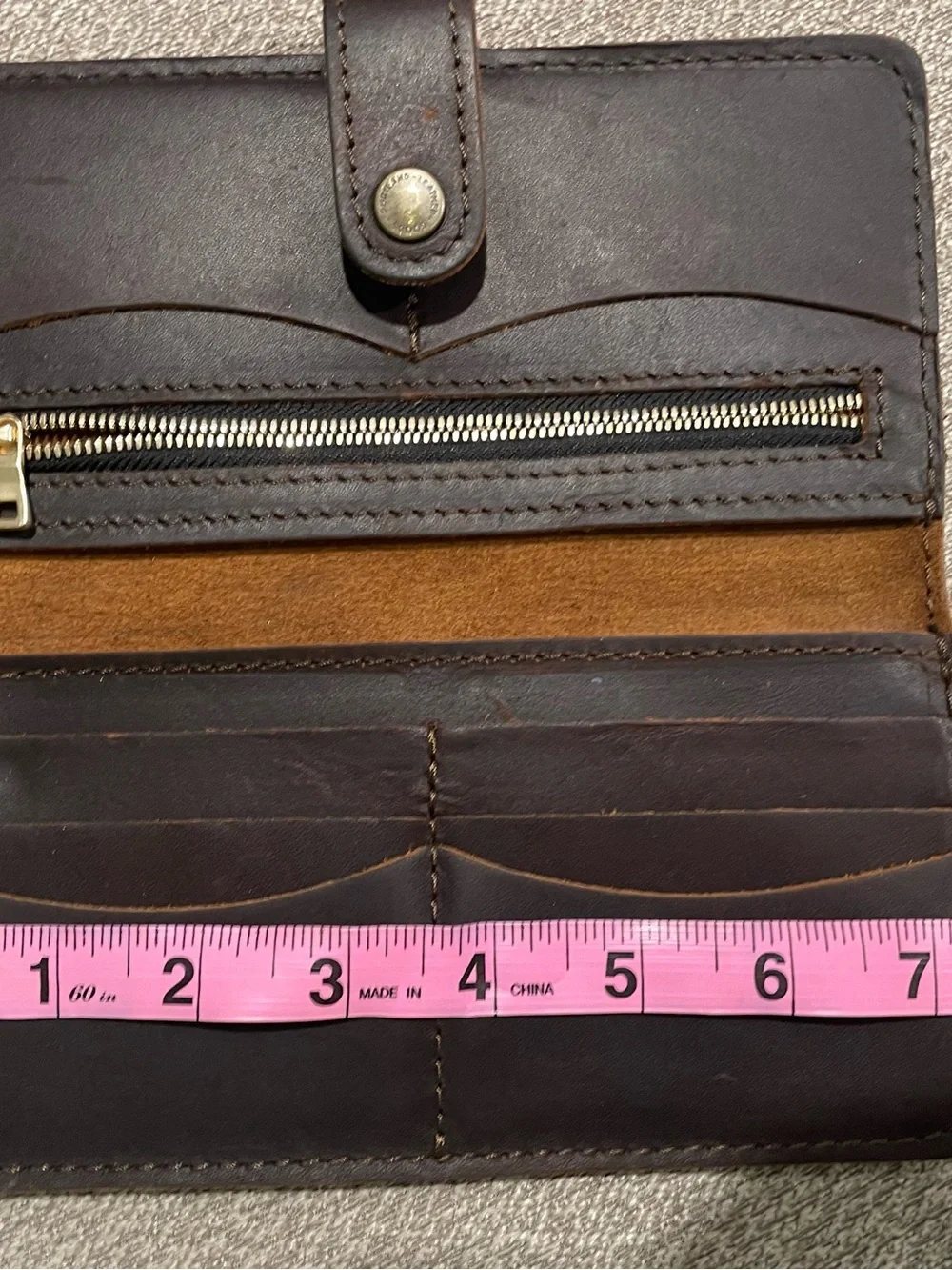 Portland leather wallet. Unisex. Oiled leather snap closure